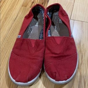 Red canvas Toms